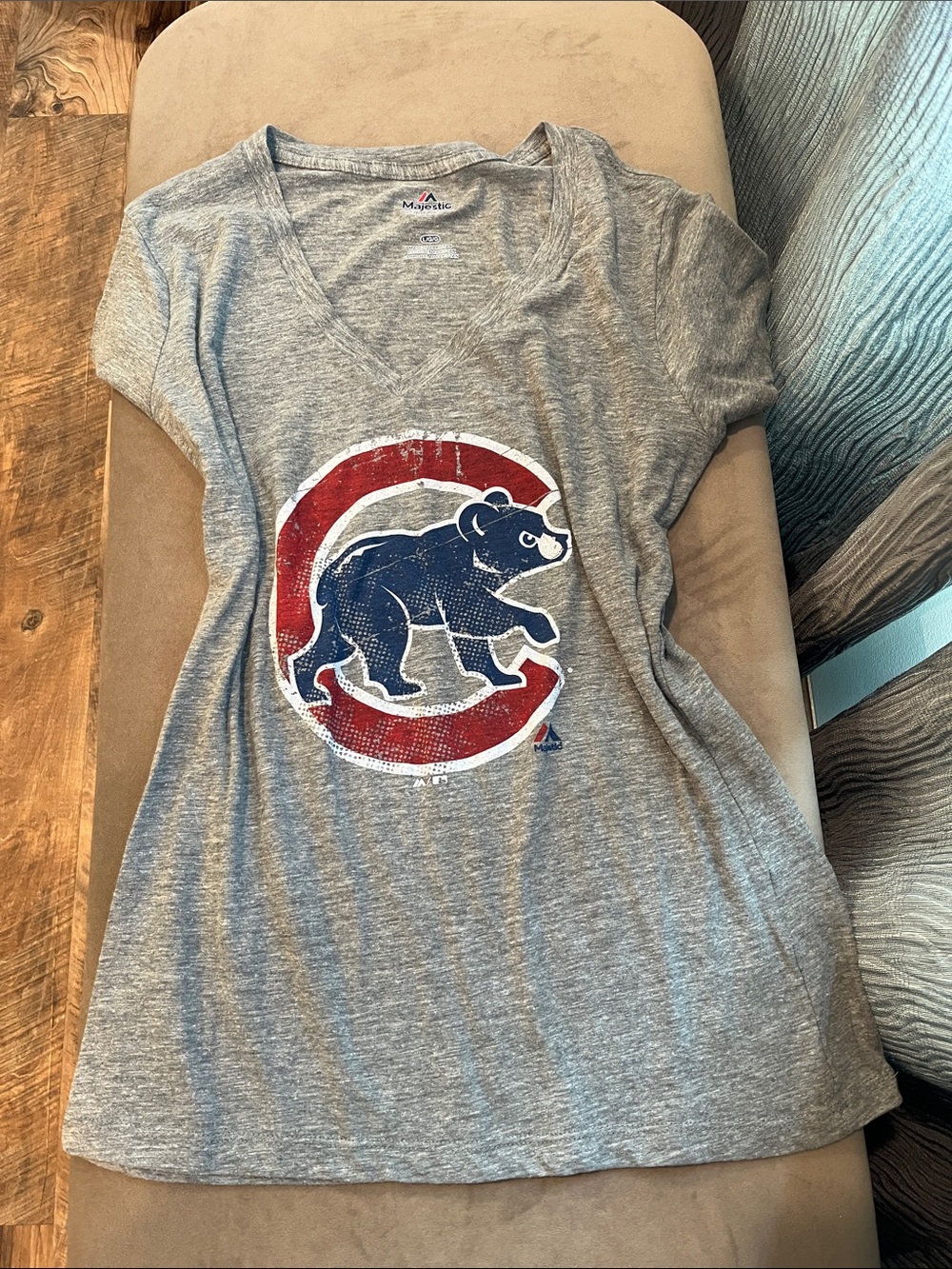 Majestic Gray V-Neck Chicago Cubs Graphic Cubbie Tee